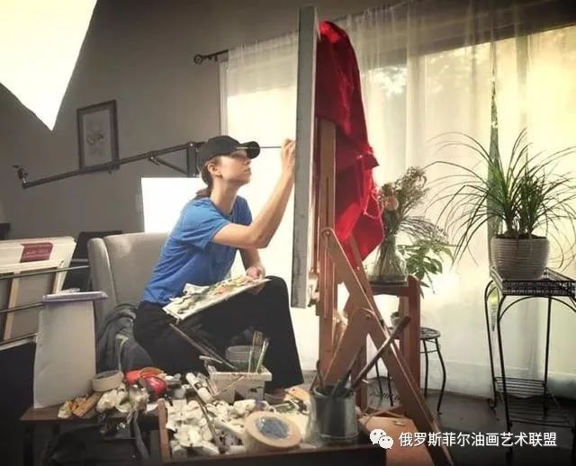 美國天才美女藝術家4歲畫畫，6歲寫詩，作品被點擊上億次