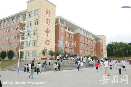 毛坦廠中學補習中心開班 近萬人報名復(fù)讀
