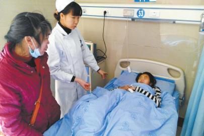 1月13日，小霞在醫(yī)院接受治療