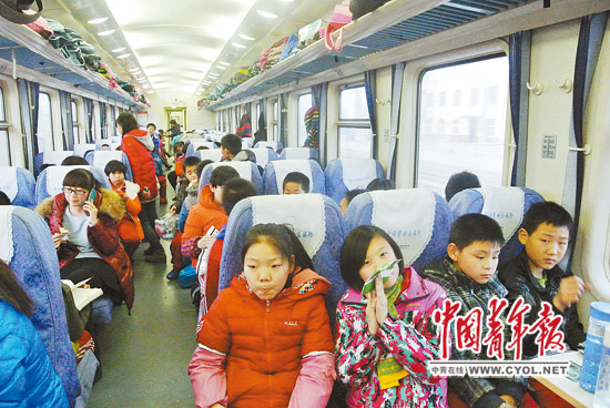 數(shù)百北京學生赴衡水讀書 部分人尚不知如何穿衣