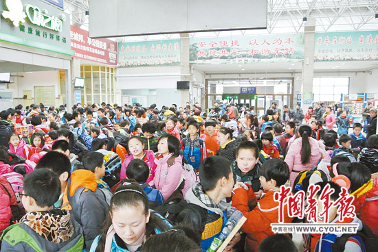 數(shù)百北京學生赴衡水讀書 部分人尚不知如何穿衣