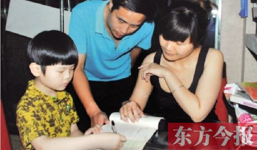 “如果把家長的教育作用充分發(fā)揮出來，絕不亞于教師的作用?！甭妪垍^(qū)第一實驗小學(xué)校長王永民認為，作為孩子的第一任教師，也是人生最重要的教師，學(xué)校有必要把家長的教育潛能挖掘出來。